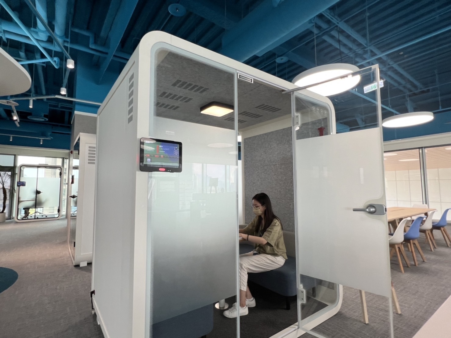 金百利高雄據點的智慧行動辦公艙，展現金百利在面板以外的研發應用軟實力